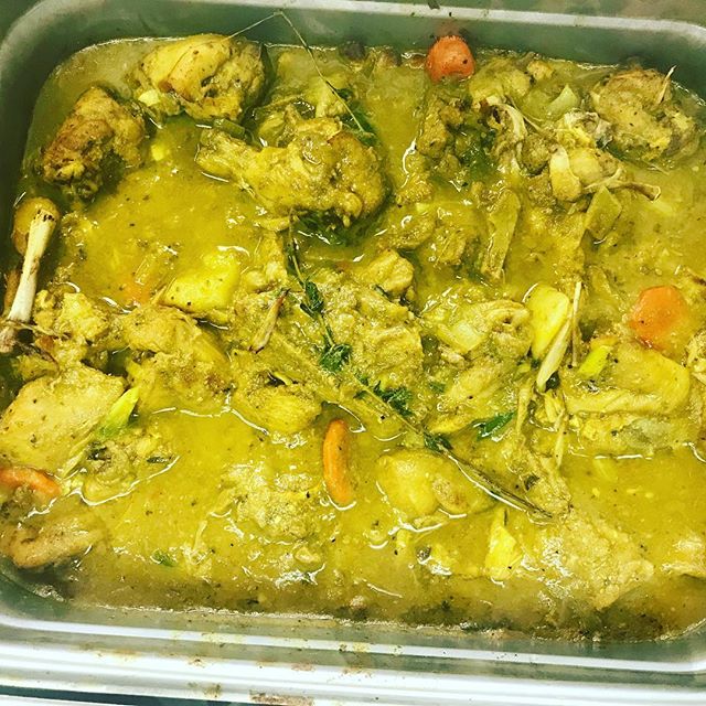 Order Large Jamaican Style Curry Chicken food online from Island Spice Caribbean& American Cuisine store, Detroit on bringmethat.com