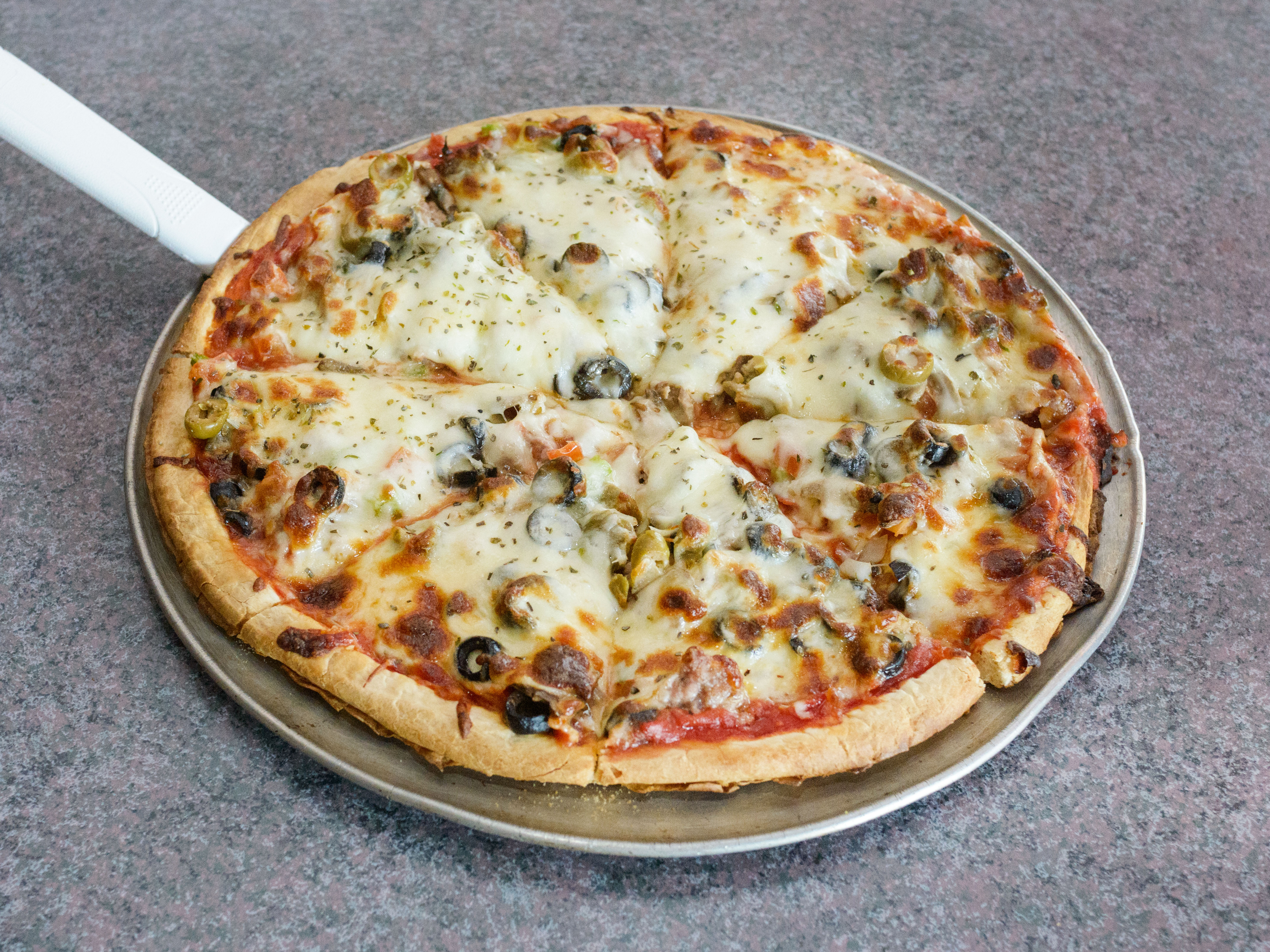 Order The Original Pizza food online from Oscar Pub & Grill store, Rockford on bringmethat.com