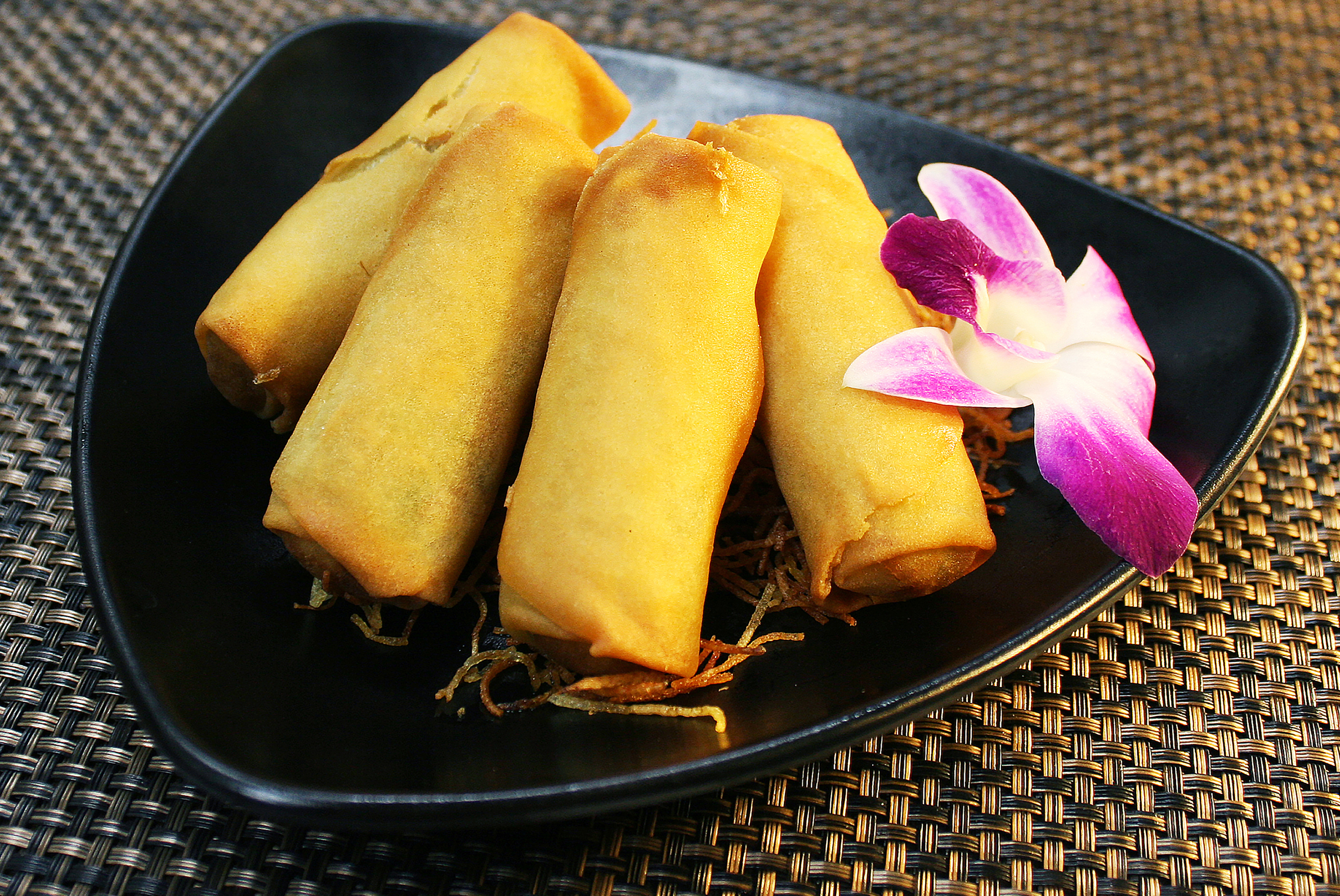 Order Vegetable Spring Roll food online from Oki Doki Roll & Sushi store, Brea on bringmethat.com