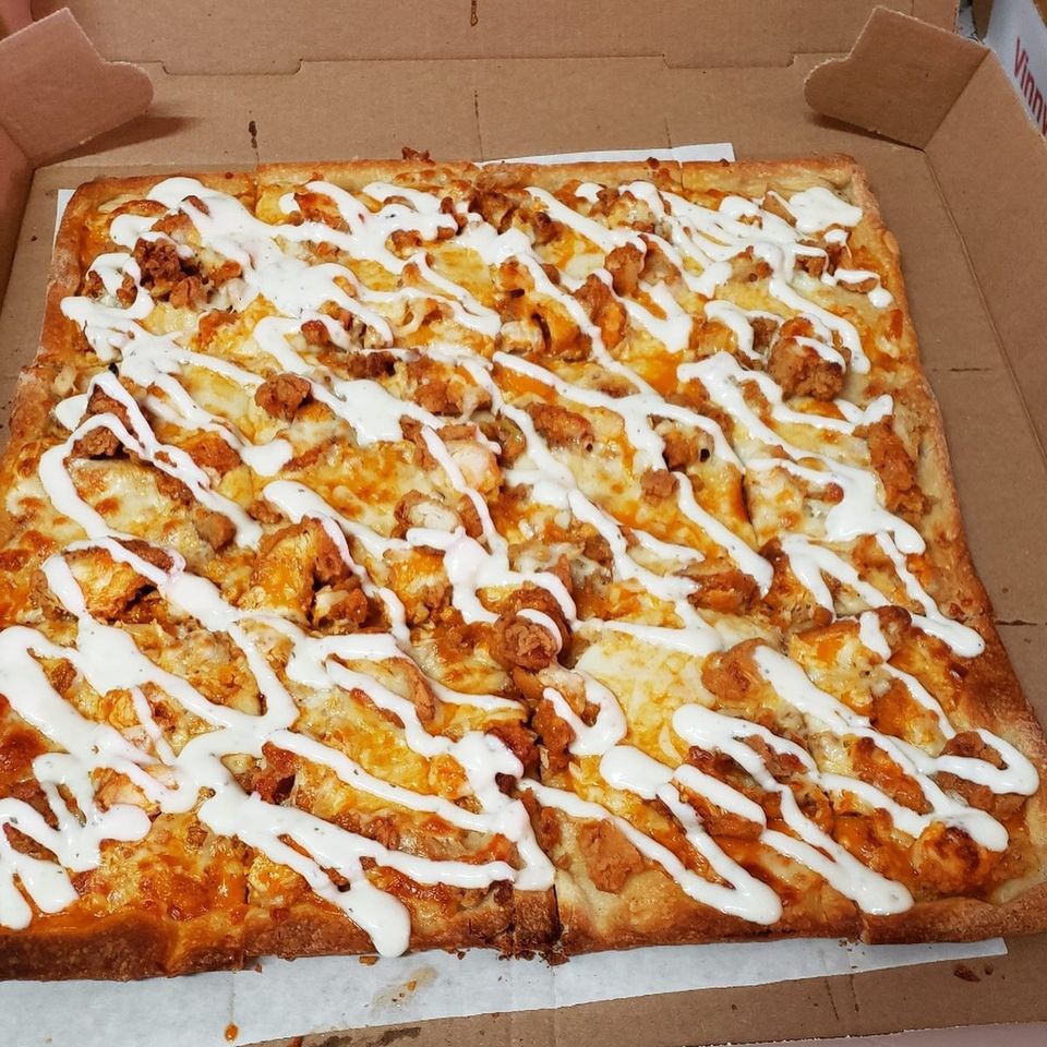 Order Buffalo Chicken Pizza food online from Vinny's Pizza & Pasta store, Cranford on bringmethat.com