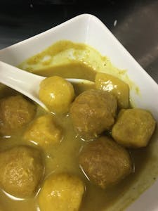 Order 102. Fish & Beef Ball W/Curry Sauce-咖喱双丸 food online from Tasty Cafe Restaurant store, Davie on bringmethat.com