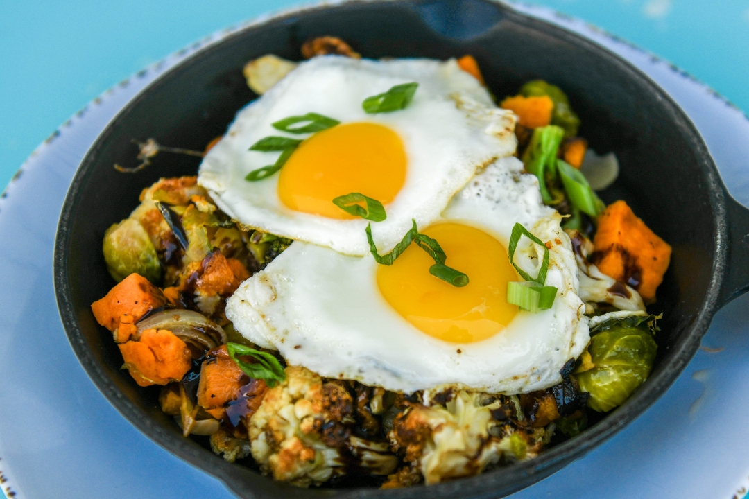 Order Roasted Veggie Hash (V/GF) food online from Popover Bistro & Bakery store, Simsbury on bringmethat.com