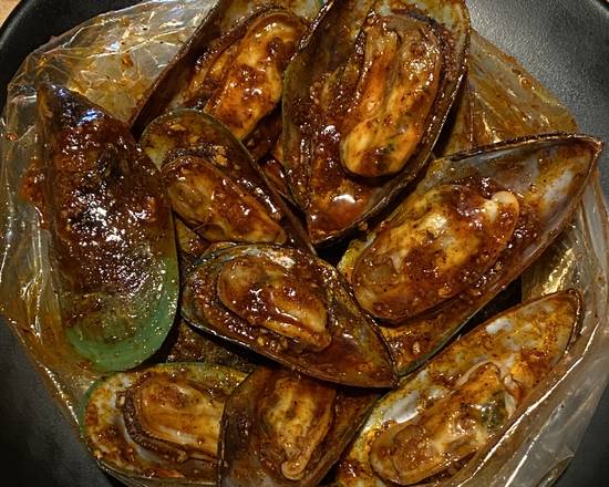 Order Green Mussels  food online from Rockin Crab store, Portland on bringmethat.com