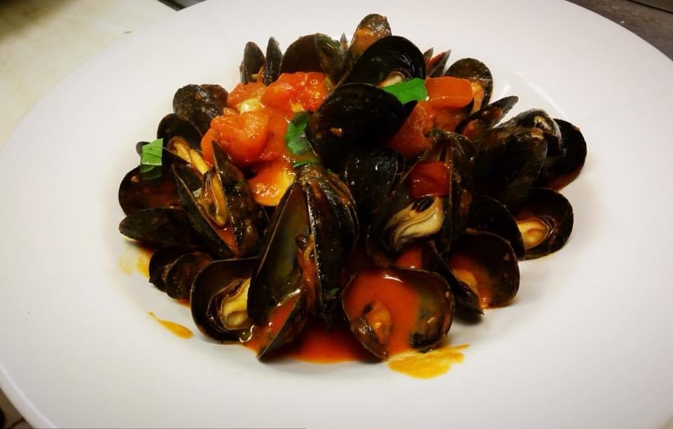Order Zuppa di Mussels food online from Chris Pizza store, Clifton on bringmethat.com