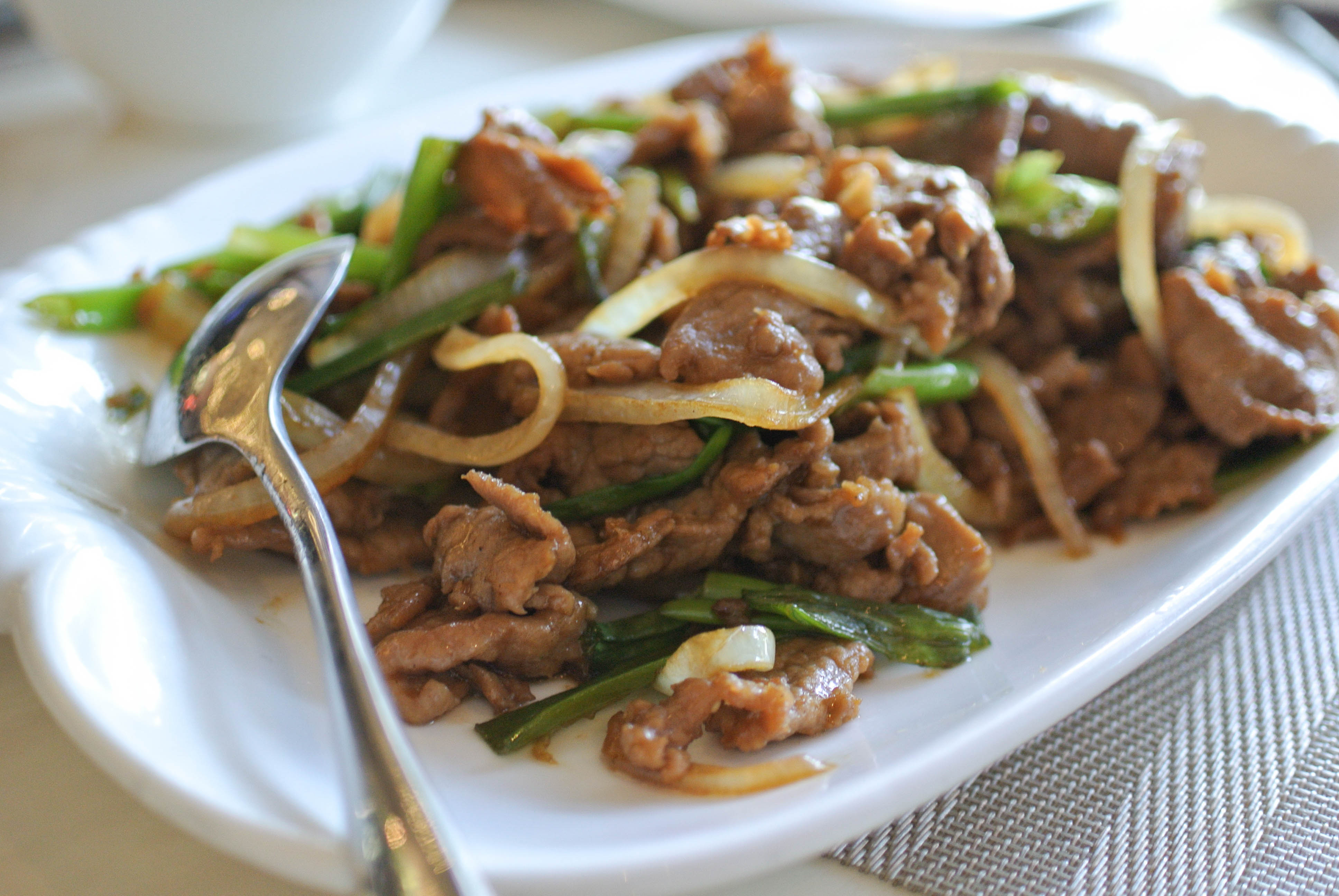 Order Beef or Lamb with Green Onions 蔥爆牛/羊 food online from Fey Restaurant store, Menlo Park on bringmethat.com