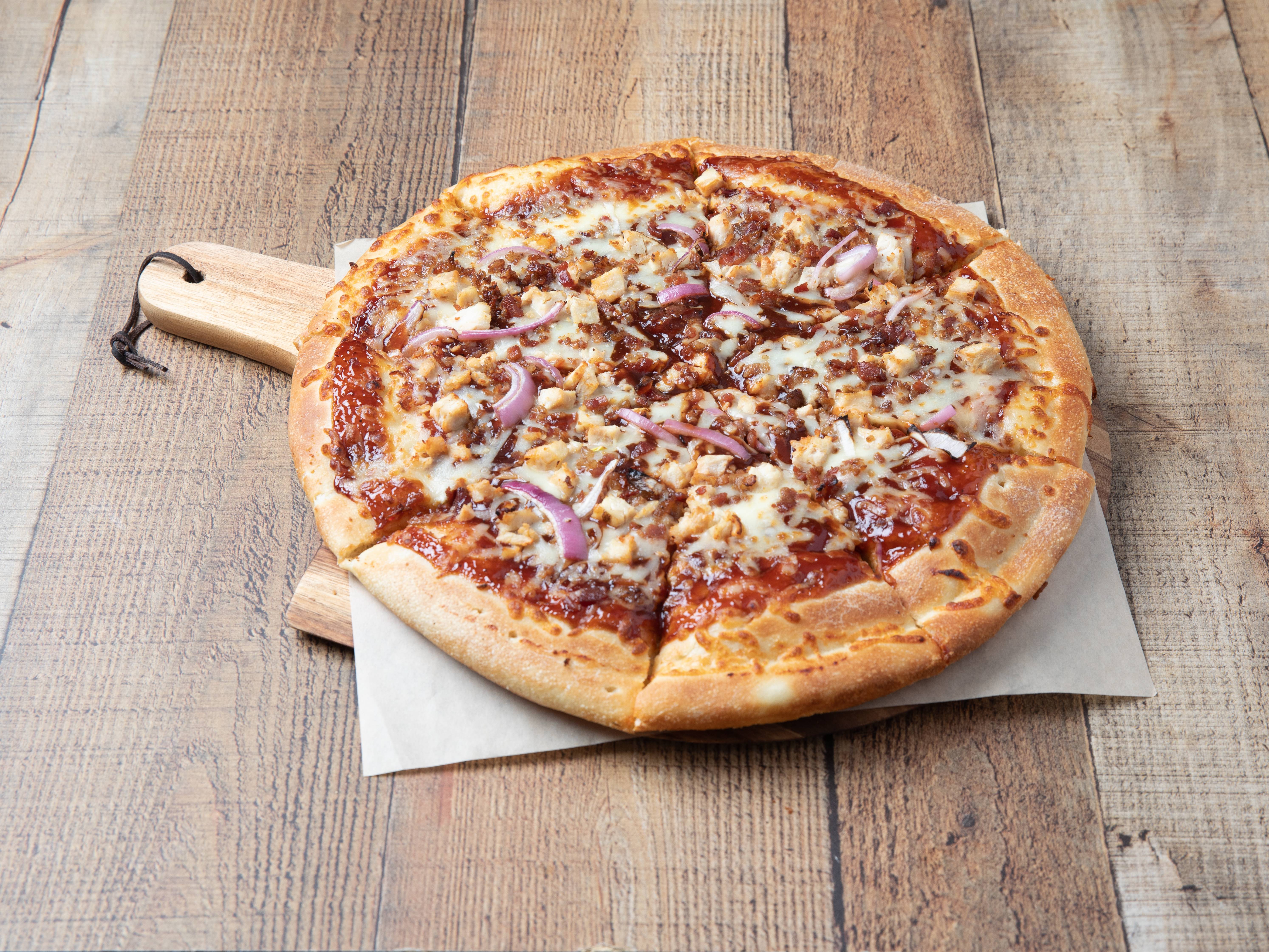 Order BBQ Chicken Pizza food online from Georgio's Oven Fresh Pizza - Cleveland store, Cleveland on bringmethat.com
