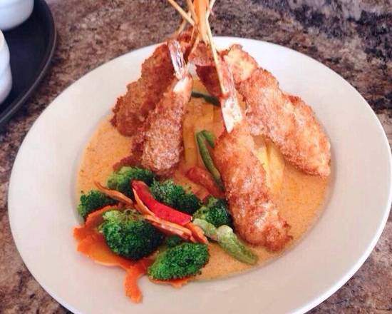 Order Crispy Shrimp in Mango Curry food online from Sirinan’s Thai&Japanese Restaurant store, Wallingford on bringmethat.com
