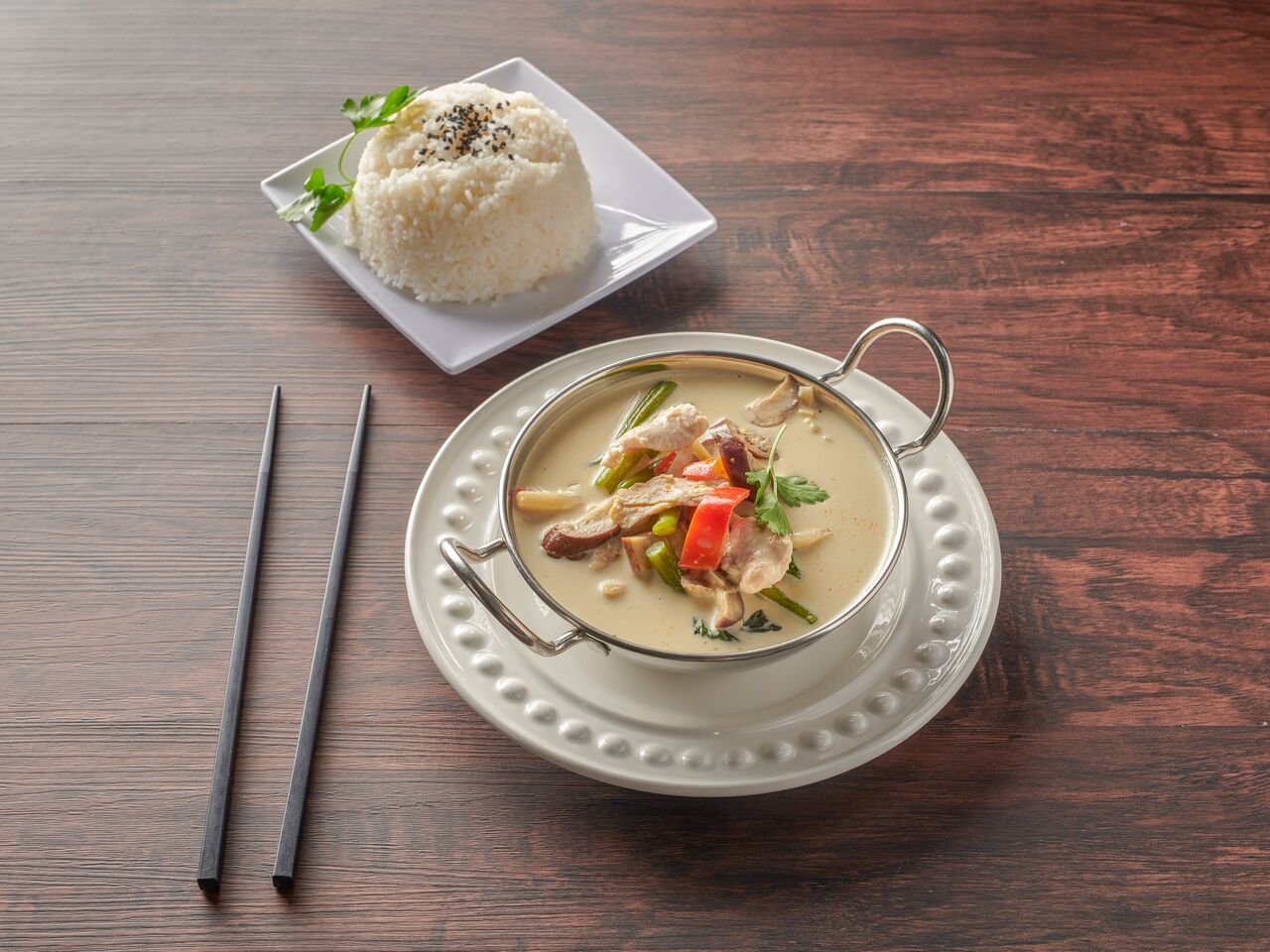 Order Green Curry food online from Charm Thai Express store, New York on bringmethat.com