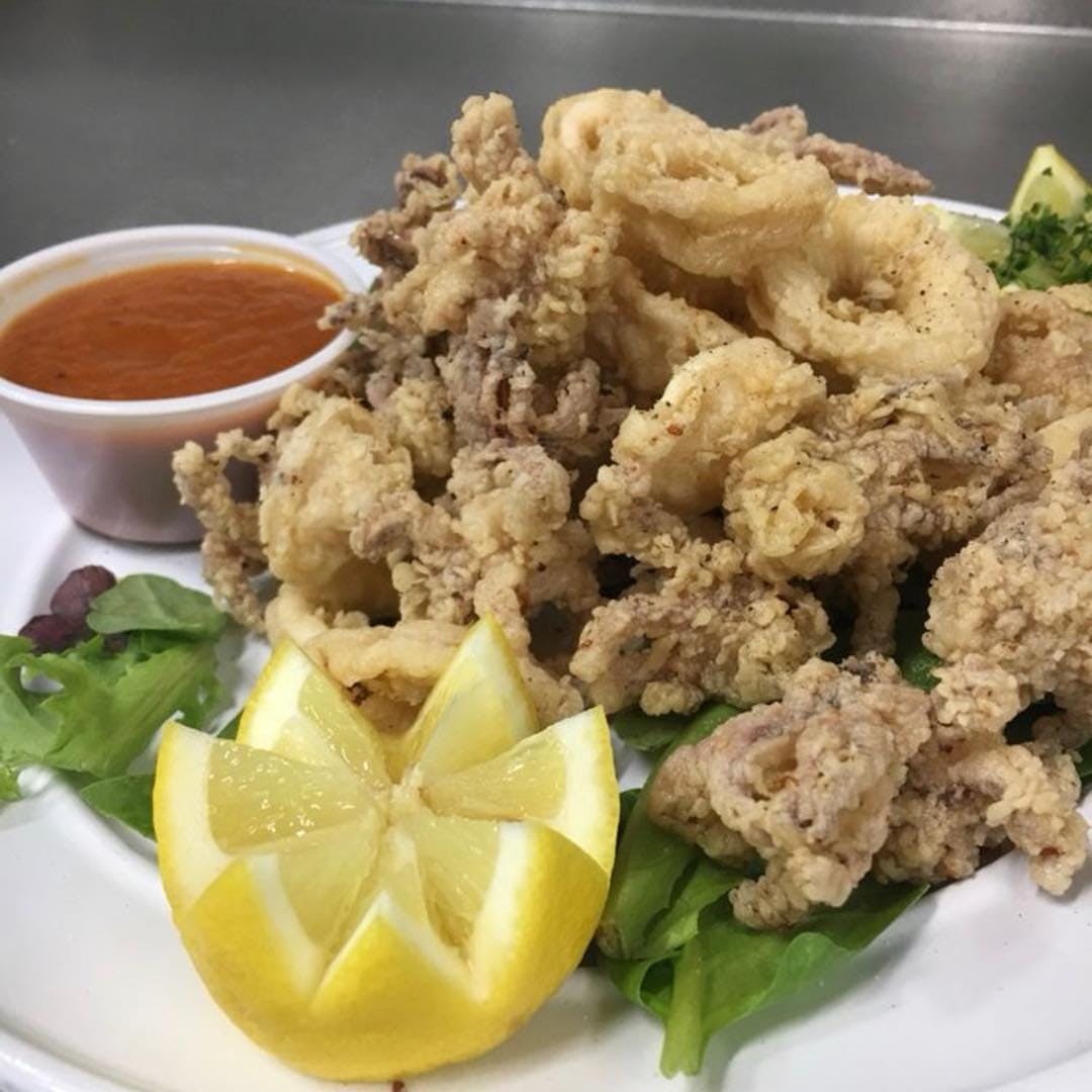 Order Fried Calamari - Appetizer food online from Planet Pizza store, Ridgefield on bringmethat.com