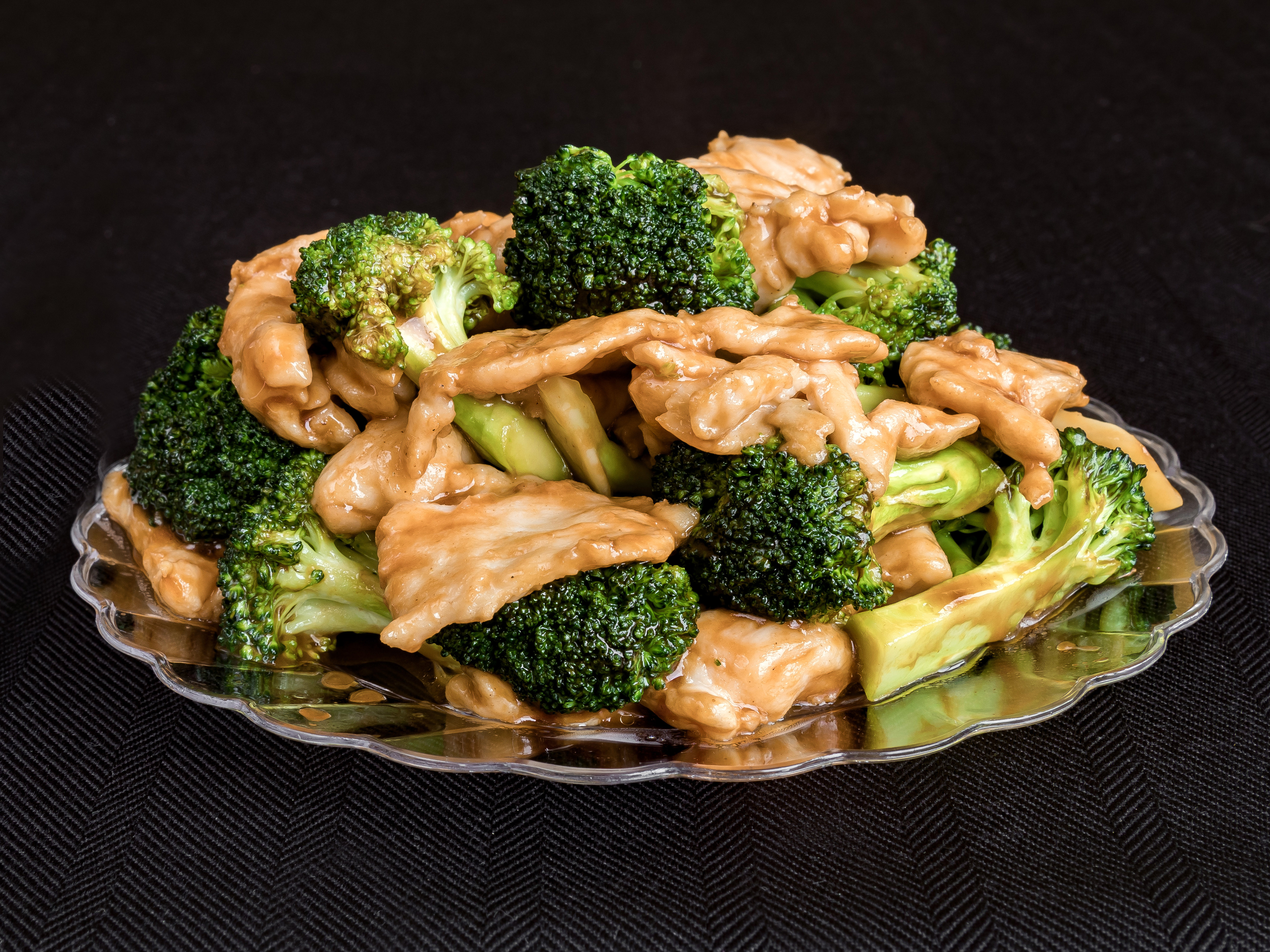 Order C14. Chicken with Broccoli Dinner food online from New China Chinese Restaurant store, Philadelphia on bringmethat.com
