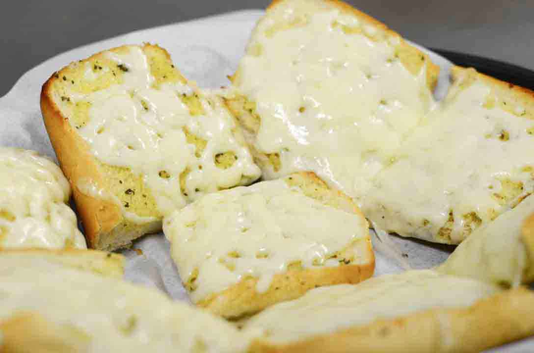 Order Garlic Cheese Bread food online from Craigo's Pizza & Pastaria store, Austin on bringmethat.com