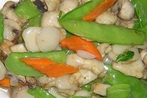 Order E5. Moo Goo Gai Pan food online from Moon Wok store, Cedar Hill on bringmethat.com