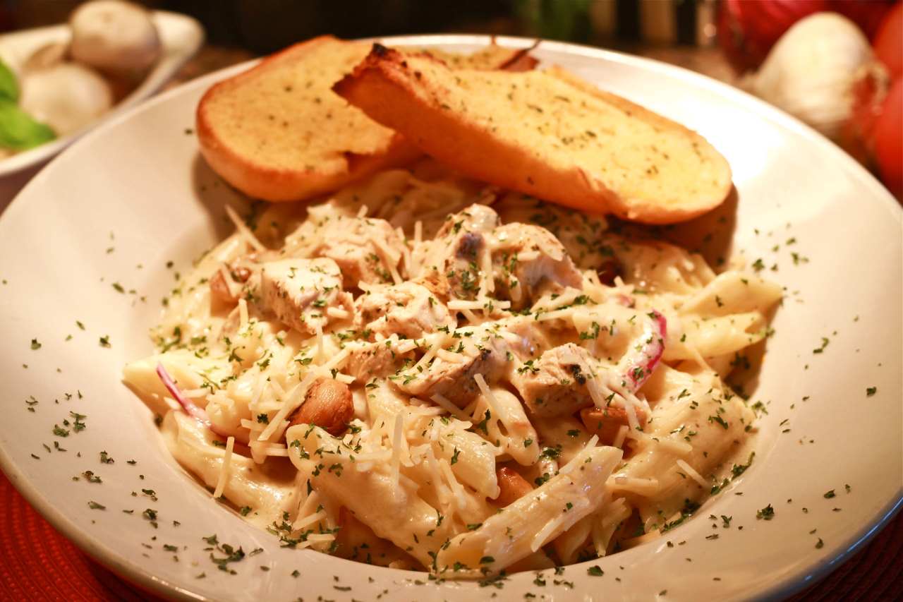 Order Chicken Alfredo Penne food online from Romes Pizza store, Helotes on bringmethat.com