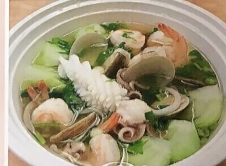 Order Seafood Noodle Soup food online from Dragon Phoenix Express store, Conshohocken on bringmethat.com