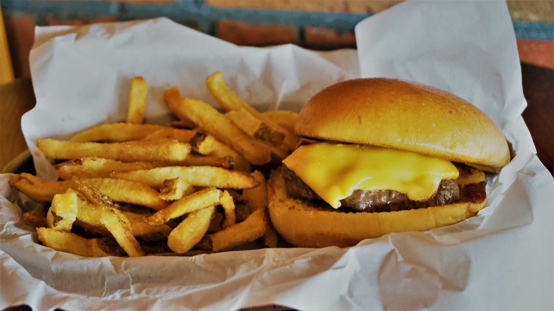 Order  Kids Cheeseburger food online from Kickback Jack's store, Fayetteville on bringmethat.com