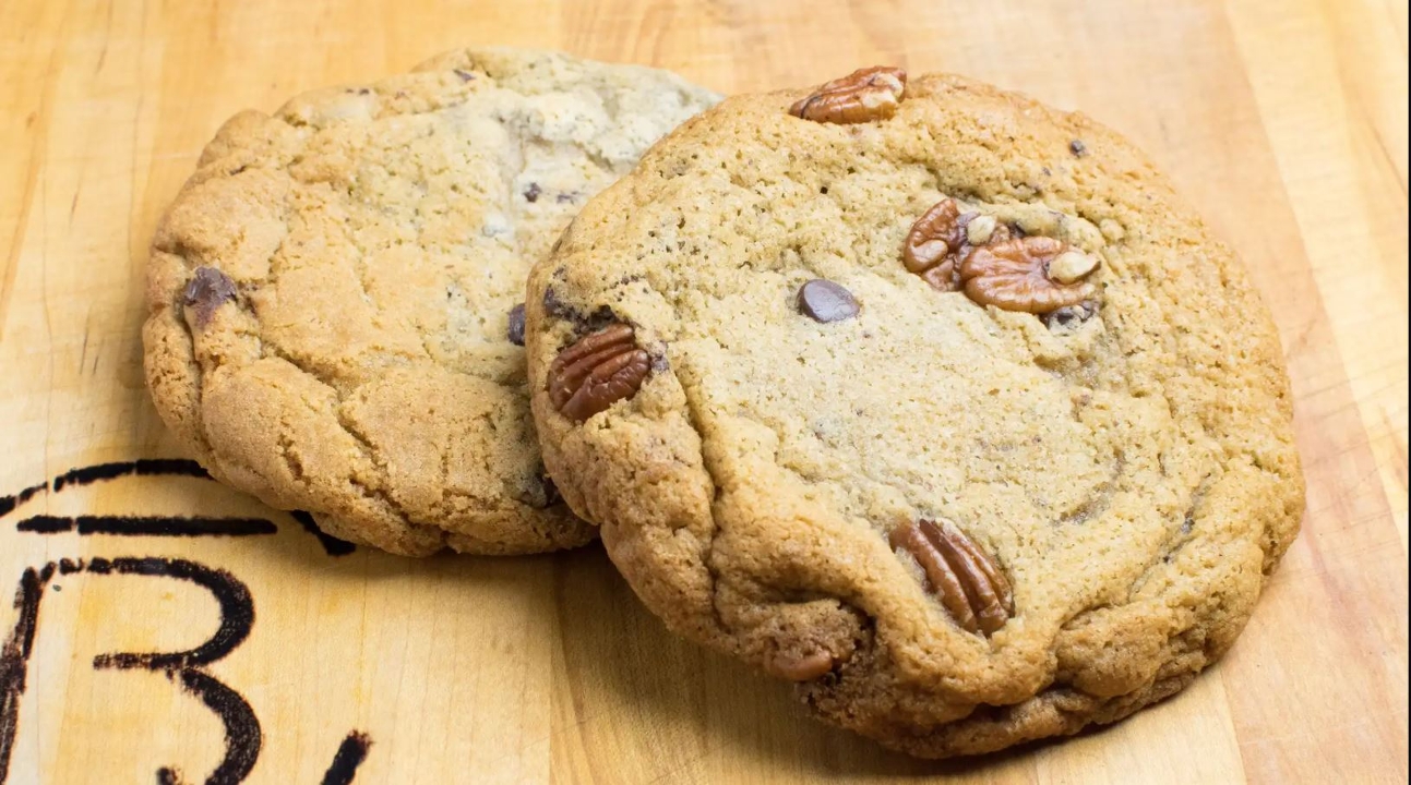 Order Chocolate Chip Cookie food online from Cousin Barbq store, Crowley on bringmethat.com