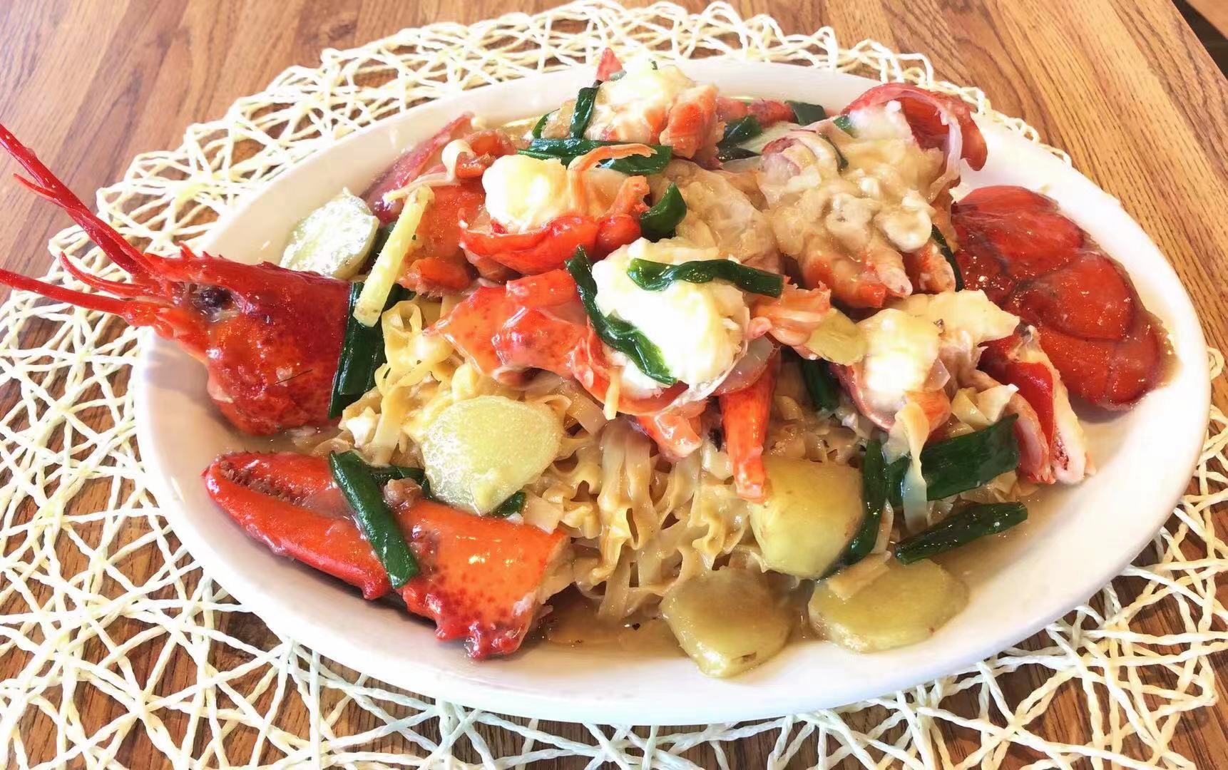 Order Lobster Lo Mein food online from Noriega Cafe store, San Francisco on bringmethat.com
