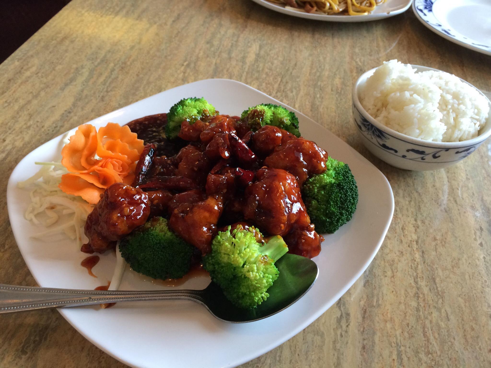 Order H3 General Tso's Chicken food online from Tai Pan Chinese Restaurant store, Springfield on bringmethat.com