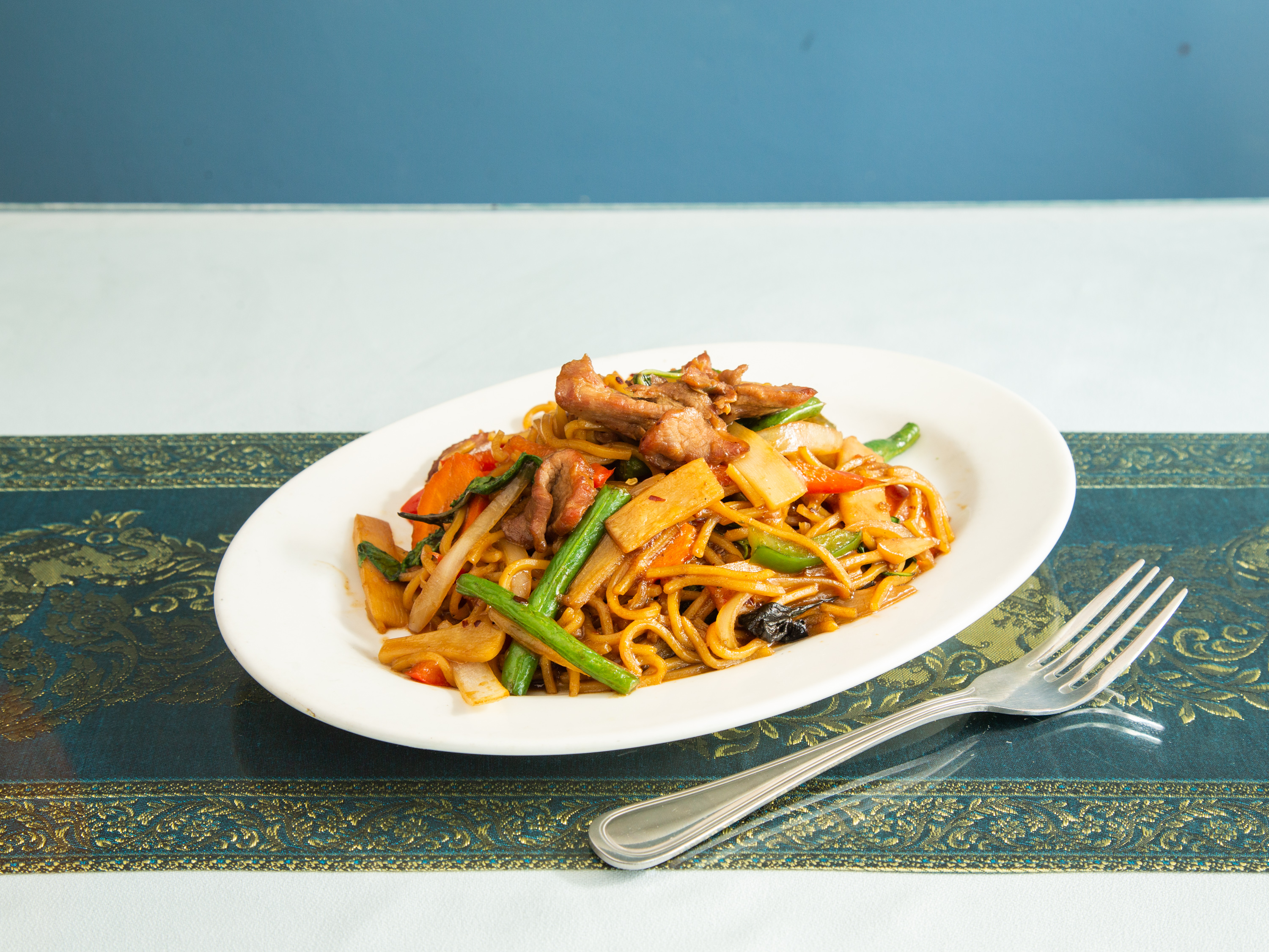 Order Spicy Lo Mein food online from Yummy thai cuisine store, Cambridge on bringmethat.com