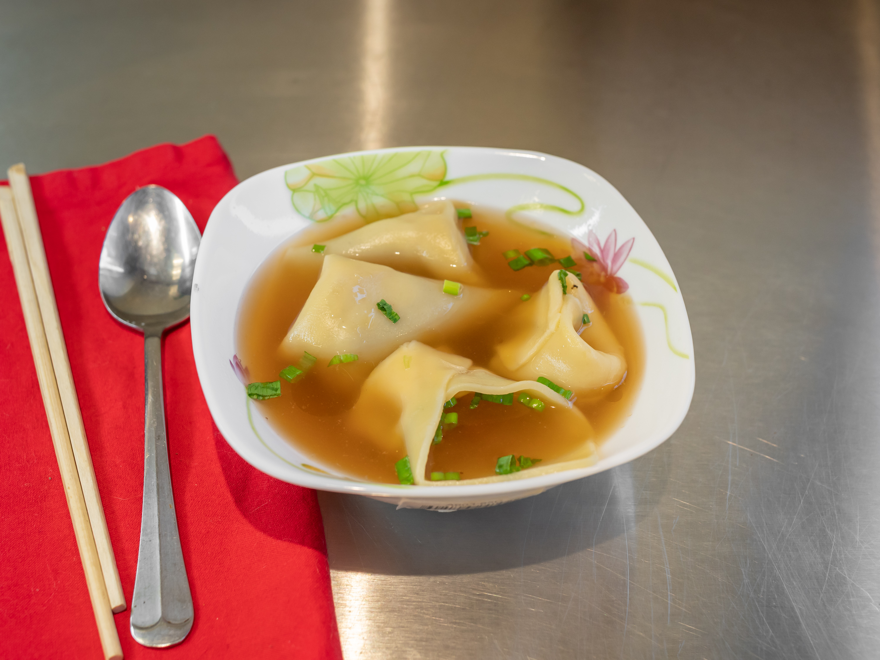 Order Beef Wonton Soup food online from Halal China Kitchen Plus store, Jamaica on bringmethat.com