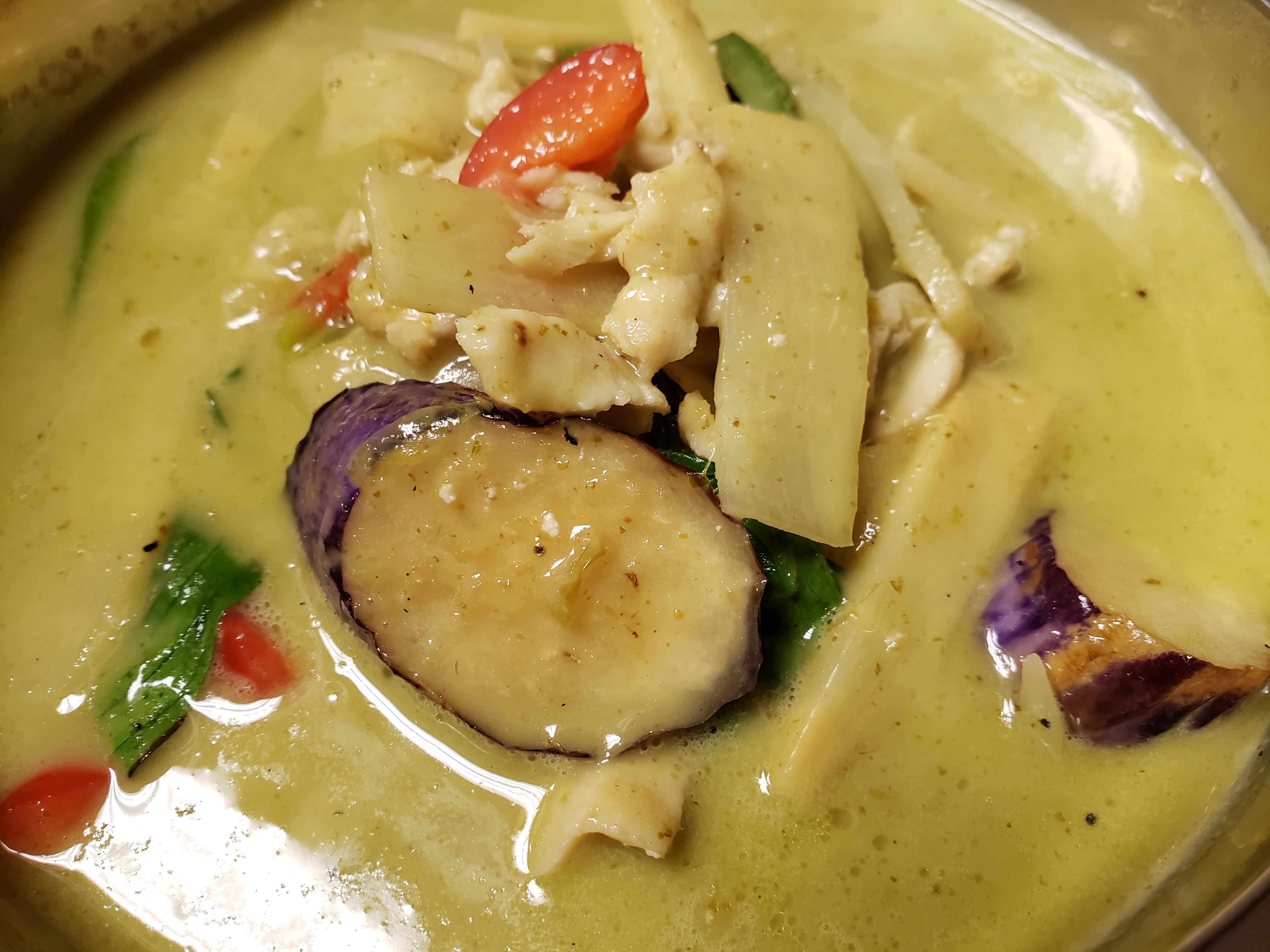 Order #30. Green Curry food online from Ez Thai Restaurant store, Prince Frederick on bringmethat.com