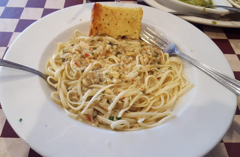 Order Spicy Linguine with Clam Sauce food online from Siragusa Taste Of Italy store, Salt Lake City on bringmethat.com