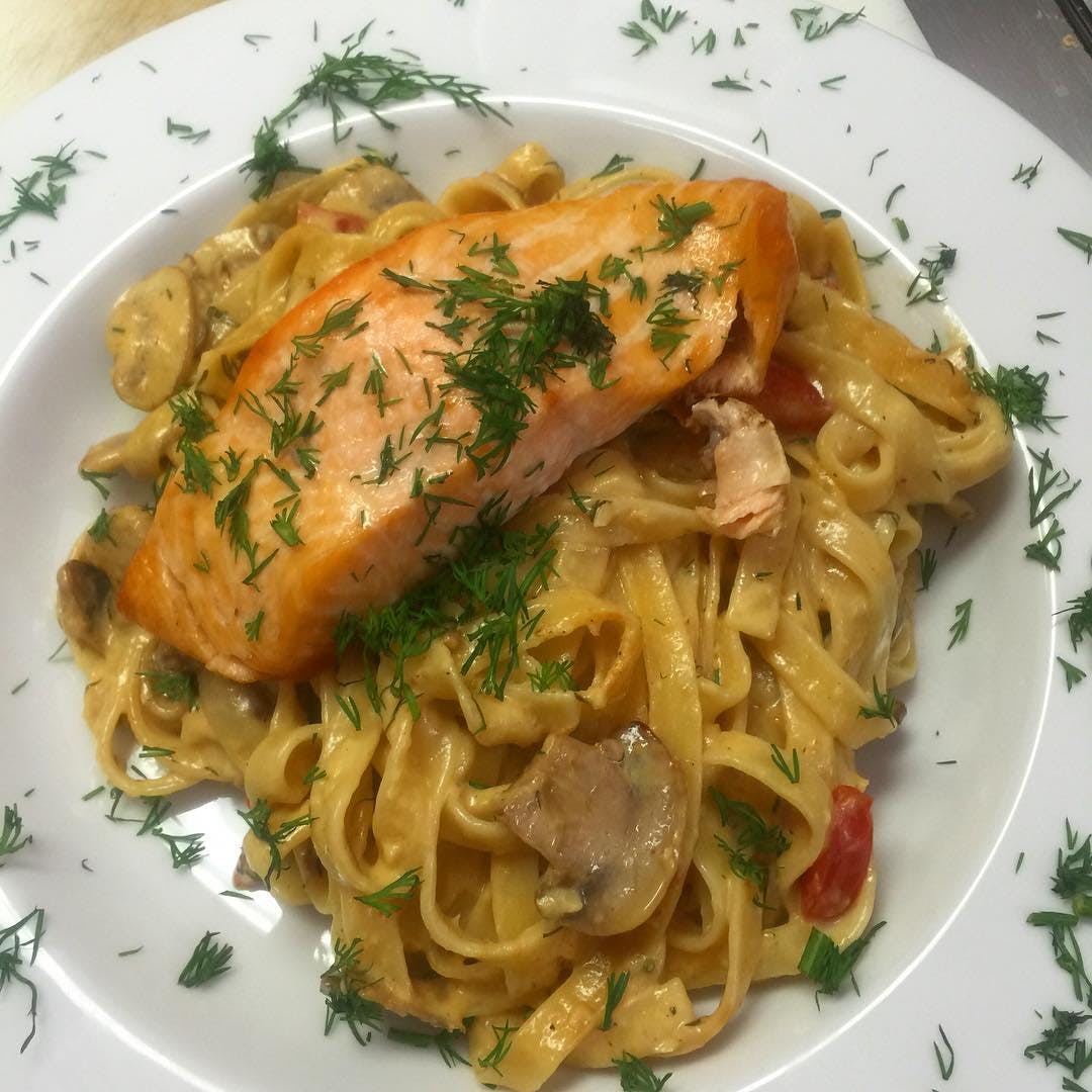 Order 15. Salmon Pasta - For 1 Person food online from Verdugo Pizza store, Glendale on bringmethat.com