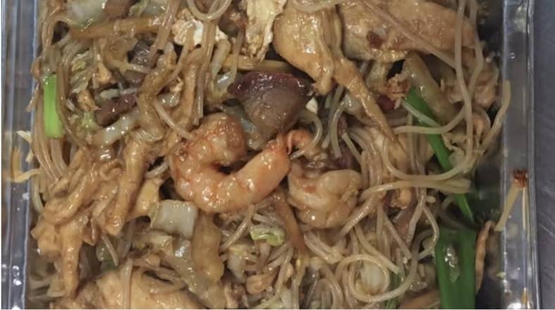Order House Special Chow Mei Fun food online from Chinese American Cafe store, Jefferson Parish on bringmethat.com