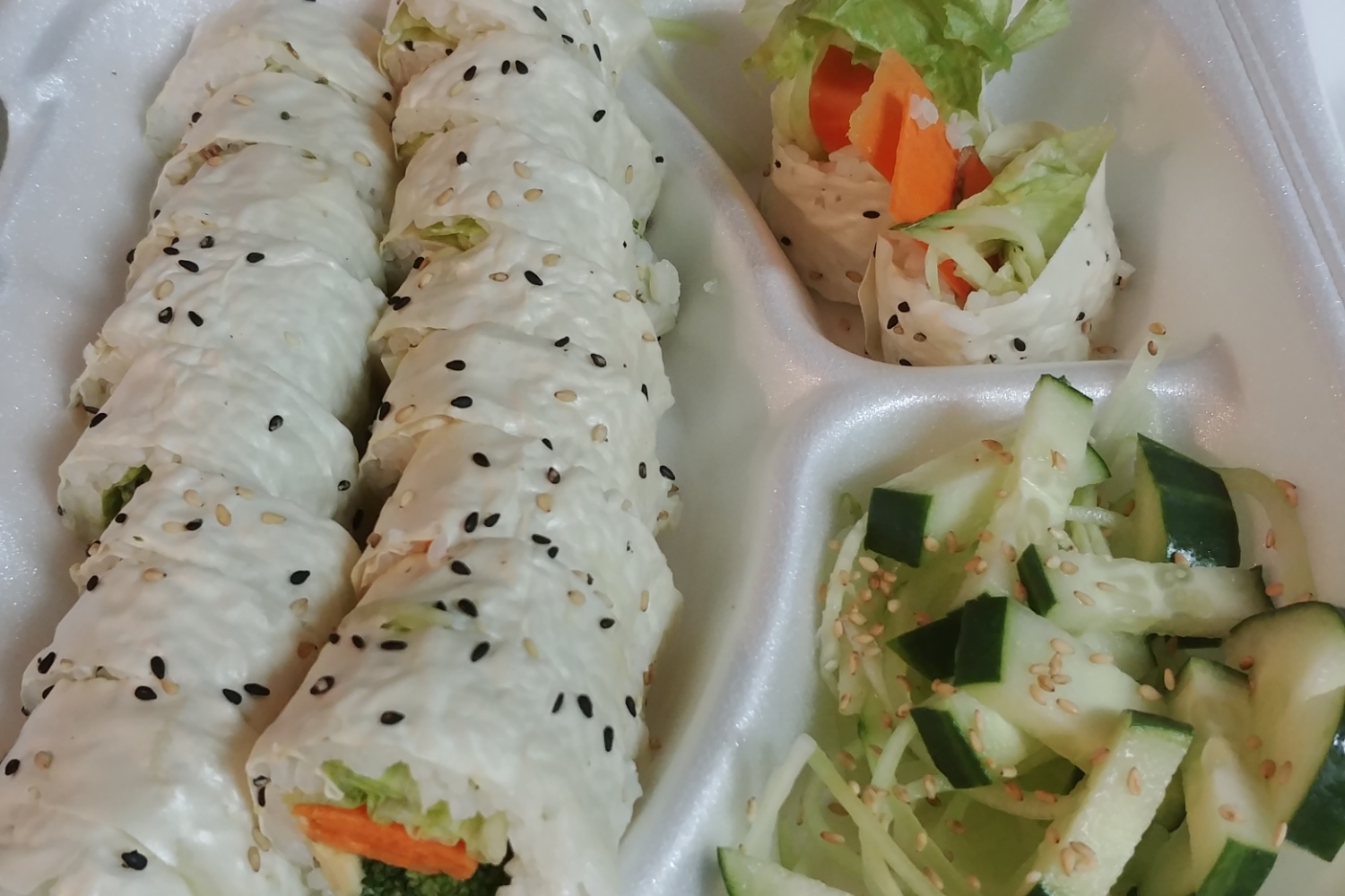 Order Vegetal roll food online from Laredo Sushi Roll store, Laredo on bringmethat.com