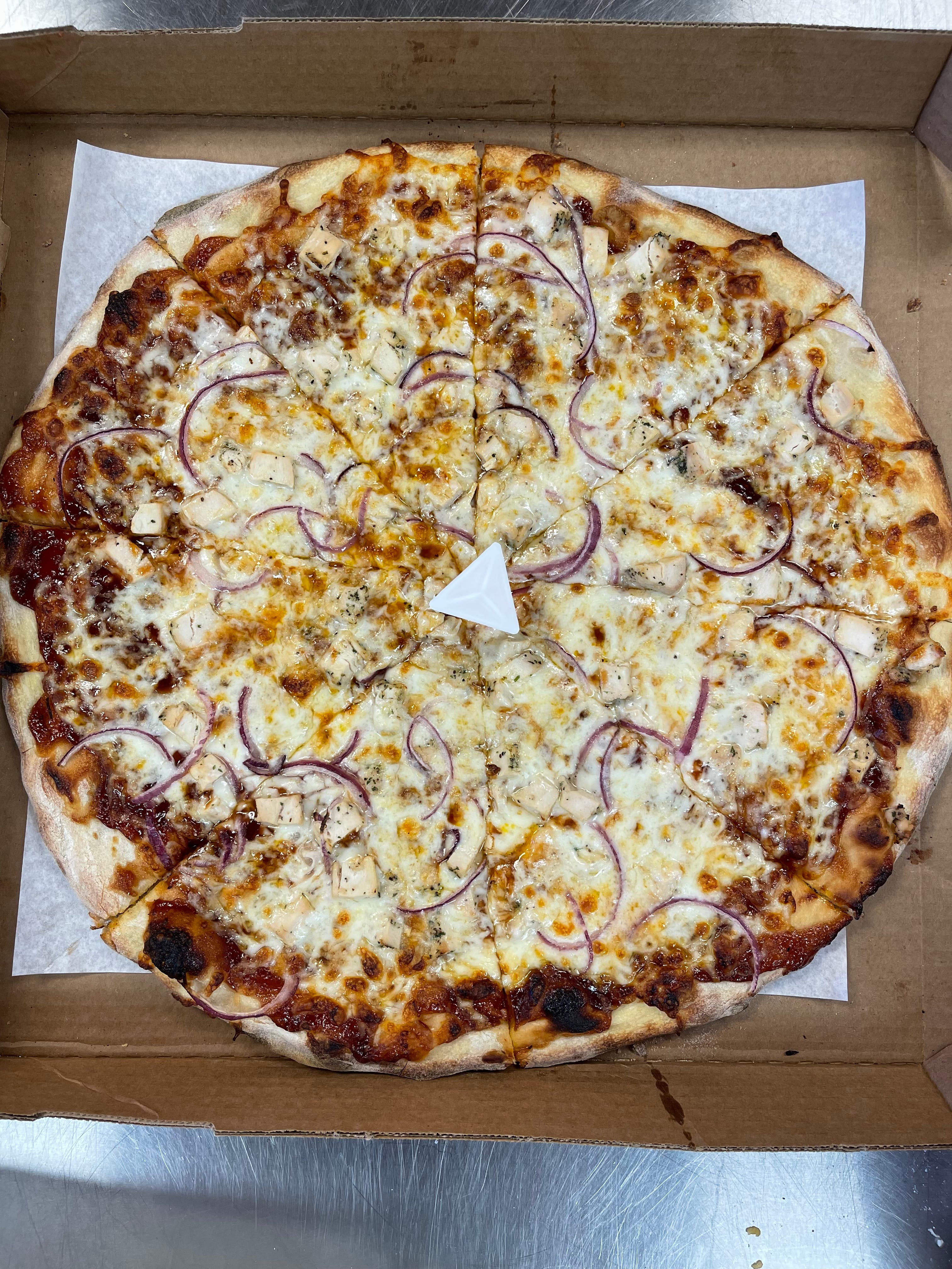 Order BBQ Chicken Pizza - Medium 10'' food online from Dolce To-Go store, Lake Havasu City on bringmethat.com
