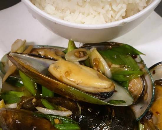 Order Mussels with Black Bean Sauce food online from Thai Basil store, Springfield on bringmethat.com