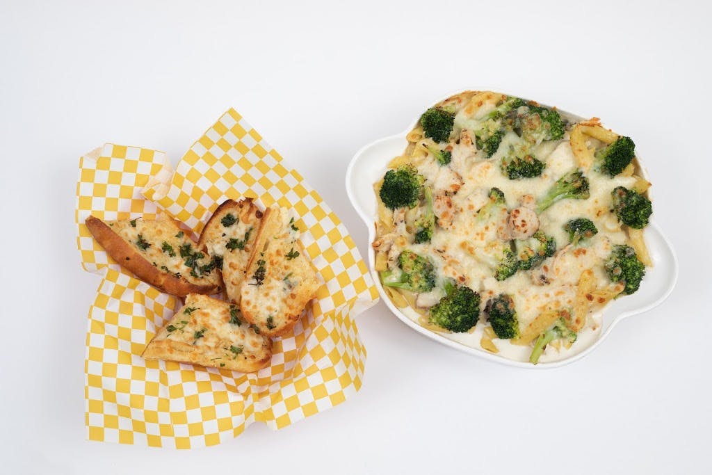 Order Pasta with Broccoli & Chicken Alfredo - Pasta food online from Clockwork pizza store, Marlborough on bringmethat.com