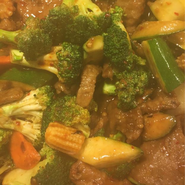 Order 84. Large Hunan Beef with Black Bean Sauce food online from China Buffet store, Wentzville on bringmethat.com