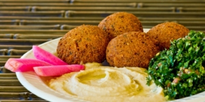 Order Falafel Plate Combo food online from Woody's Oasis store, East Lansing on bringmethat.com