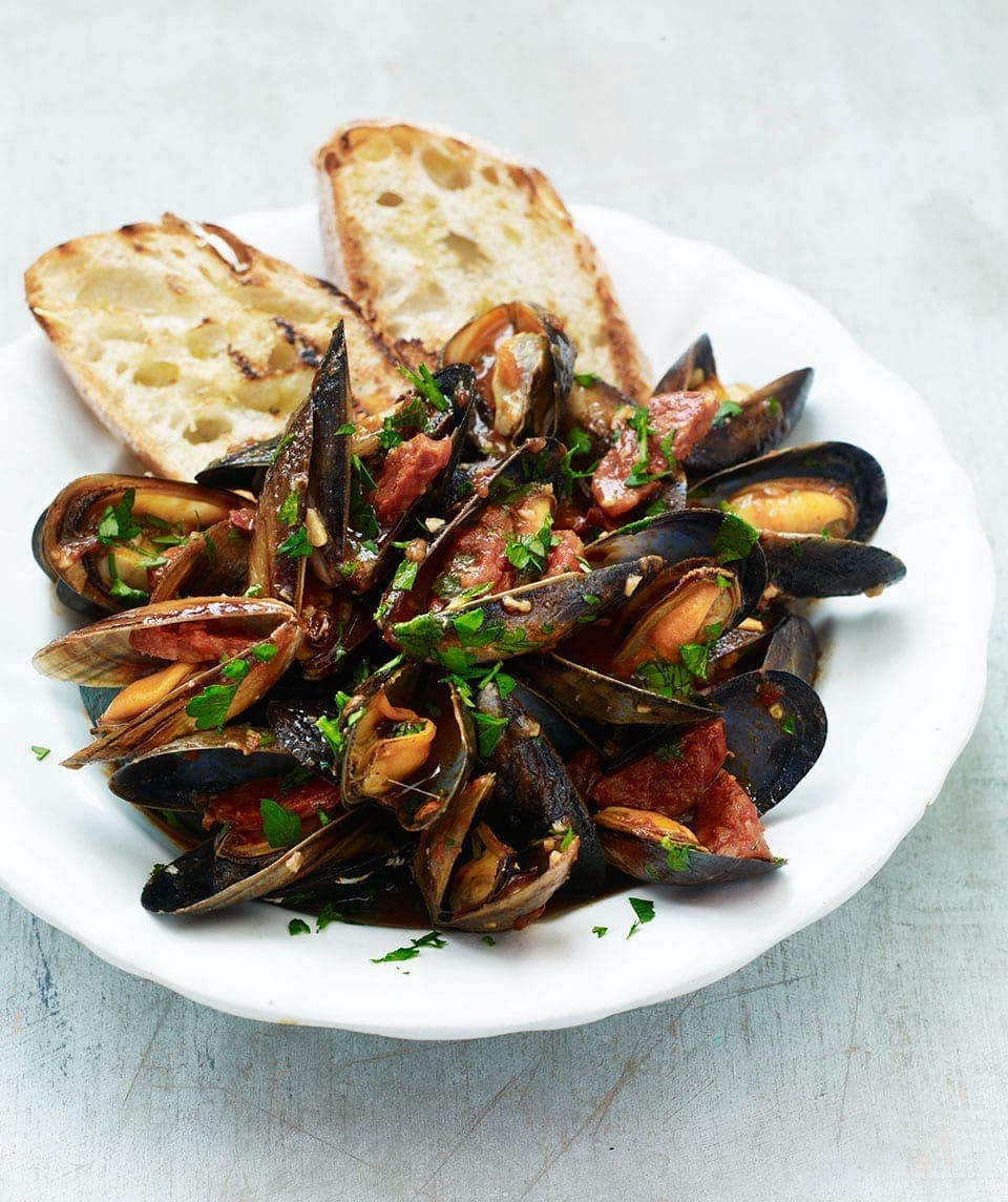 Order Mussels Fra Diavolo - Appetizer food online from Mannino's Pizzeria & Italian Eatery store, Pottstown on bringmethat.com