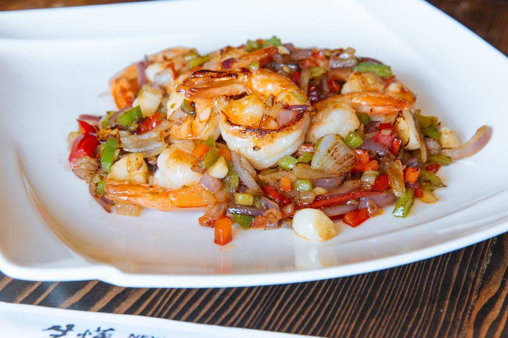 Order Shrimp w. Fresh Garlic & Pepper food online from New Leaf Chinese & Japanese Cuisine store, Philadelphia on bringmethat.com