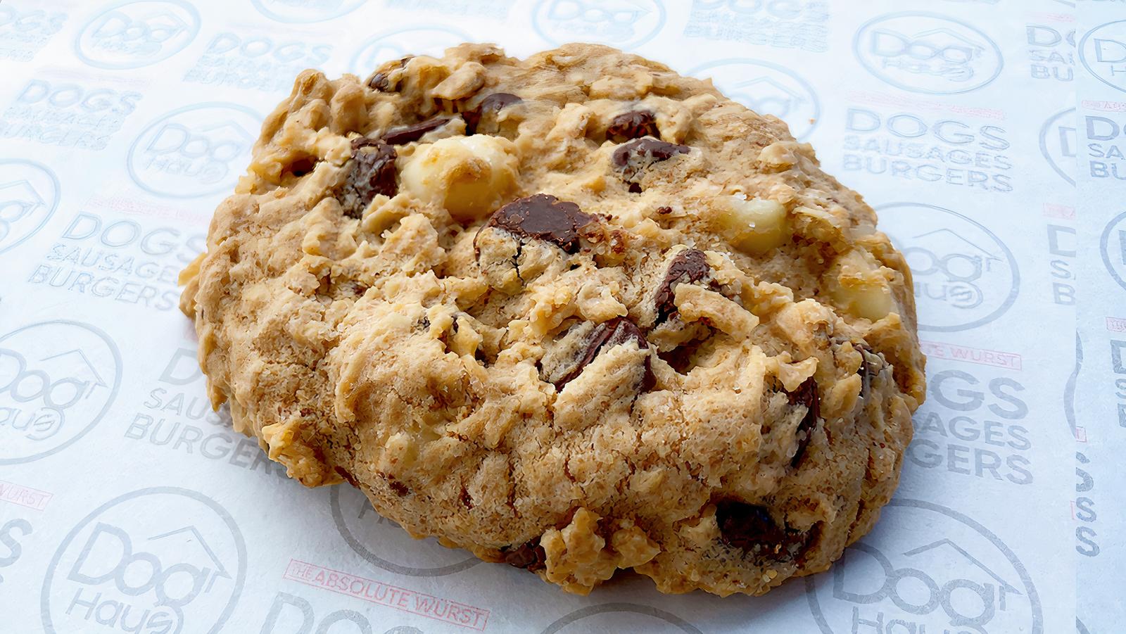 Order Royal Cookie food online from Dog Haus store, Northridge on bringmethat.com