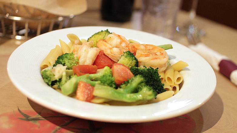 Order Large Pasta Gamberi food online from Mama Theresa's Pizzeria & Restaurant store, East Meadow on bringmethat.com