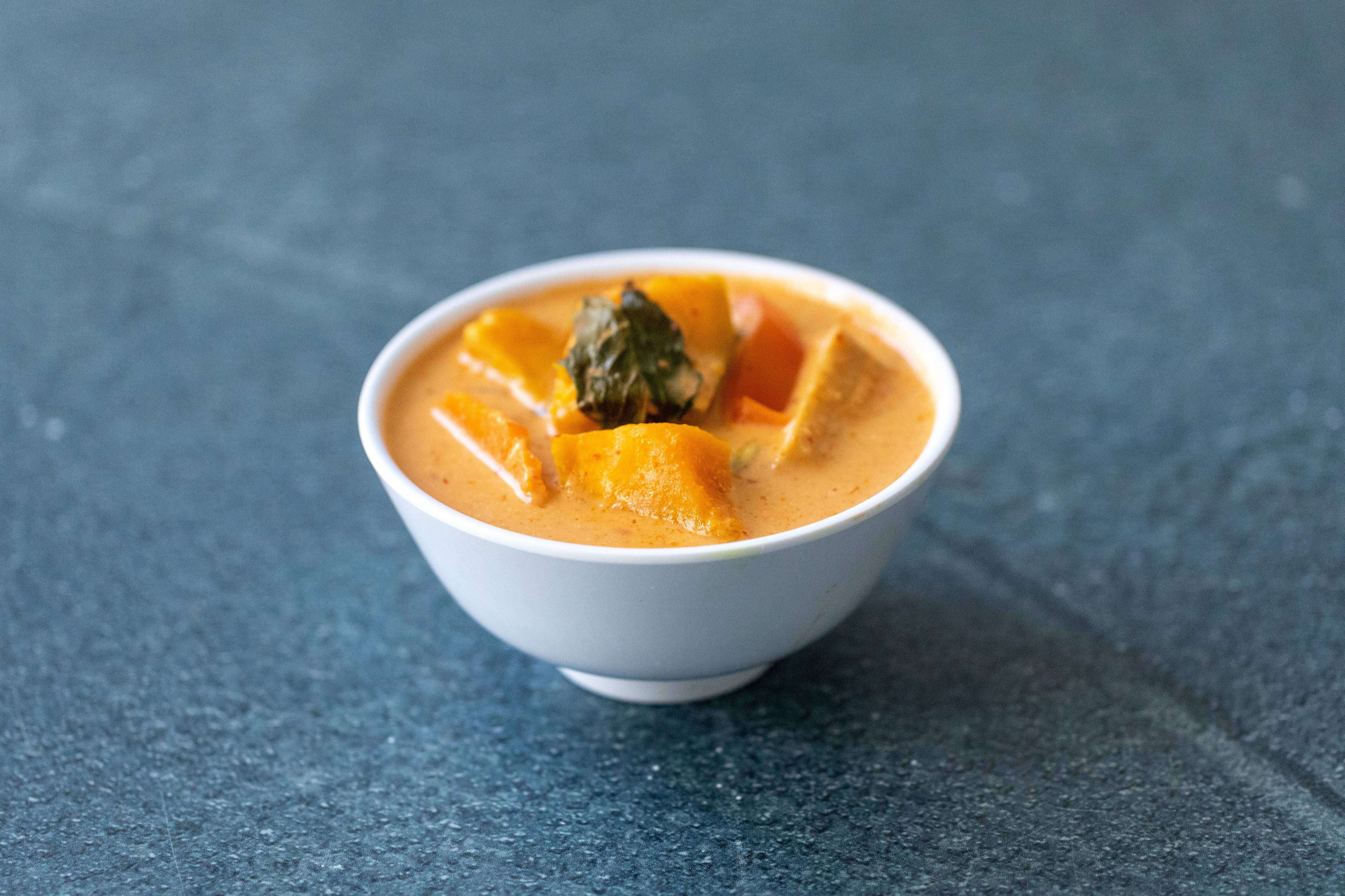 Order 55. Pumpkin Curry food online from Sri Thai Cuisine store, San Francisco on bringmethat.com
