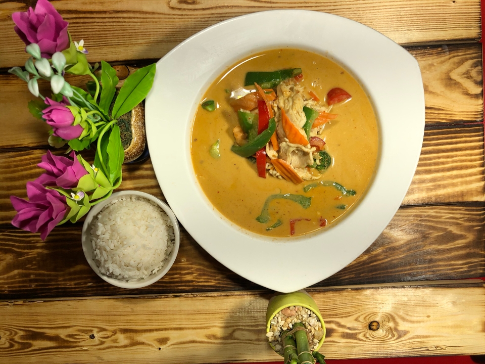 Order P-RedCurry(C1) (3PD) food online from Chaang Thai Restaurant store, Morgantown on bringmethat.com