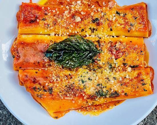 Order Four Cheese and Spinach Bake Cannelloni food online from Foodhaul store, Mundelein on bringmethat.com