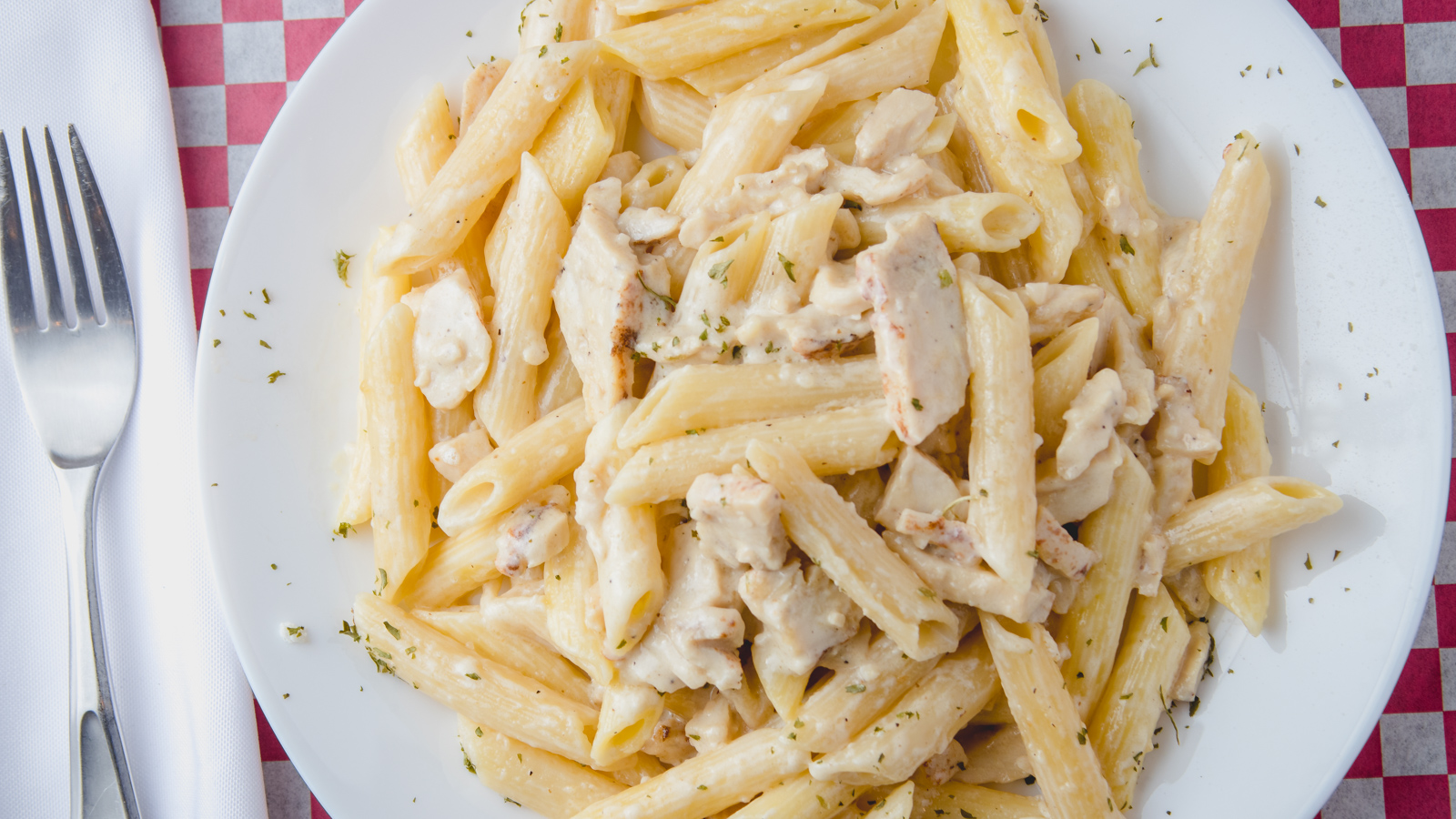 Order Chicken Alfredo food online from La Famiglia Wood Fired Pizzeria store, Humble on bringmethat.com