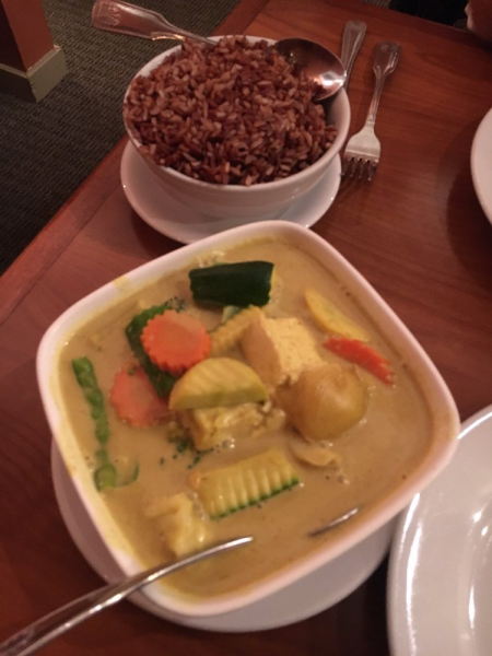 Order Yellow Curry  food online from R'noh Thai store, Larkspur on bringmethat.com