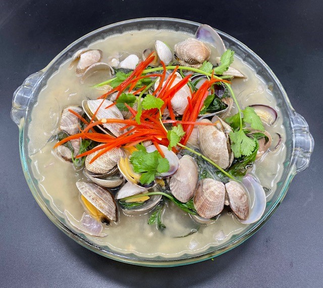 Order Clams with Minced Pork with Basil 潮式肉碎大蜆 food online from Pop Kitchen store, Daly City on bringmethat.com