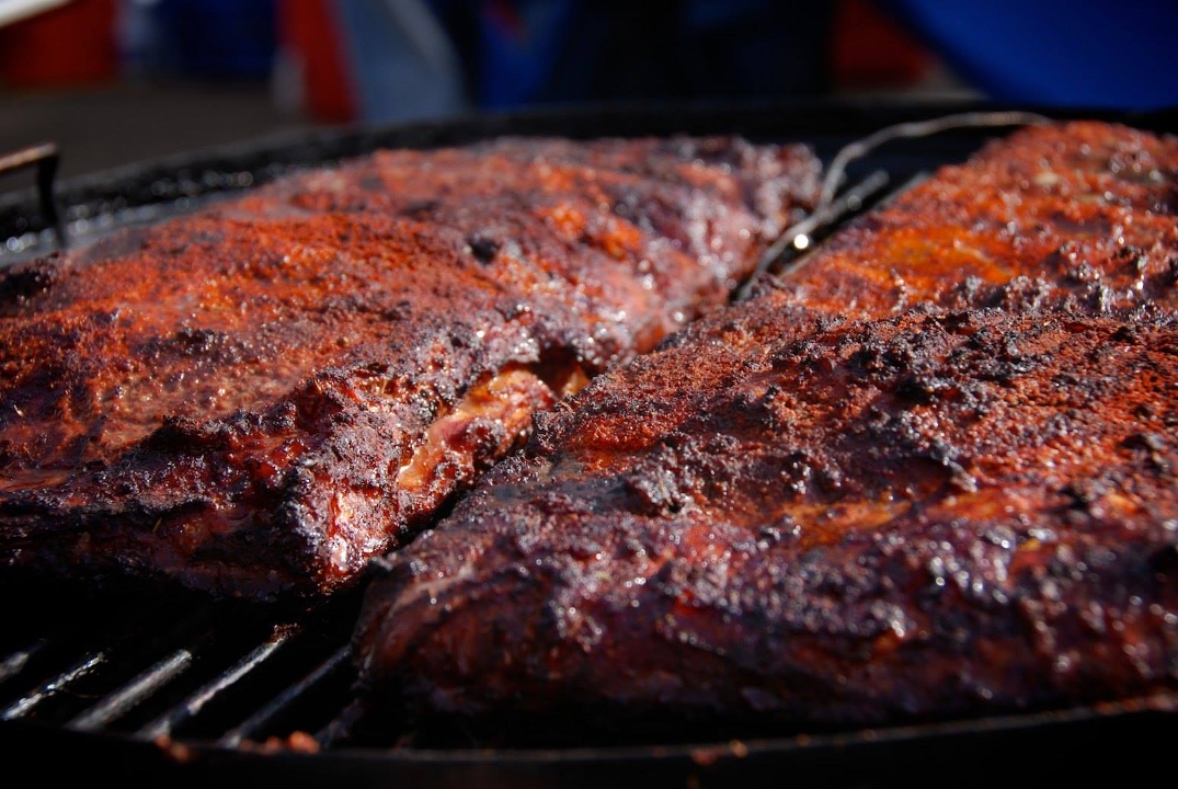 Order St. Louis Ribs Full Rack food online from Red Hot & Blue store, North Richland Hills on bringmethat.com