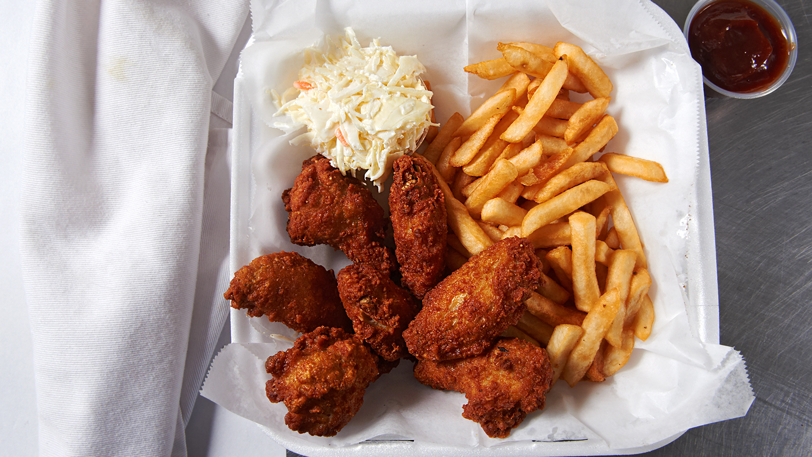 Order Chicken Wing Snack Pack food online from Chillie's Deli store, Cleveland on bringmethat.com