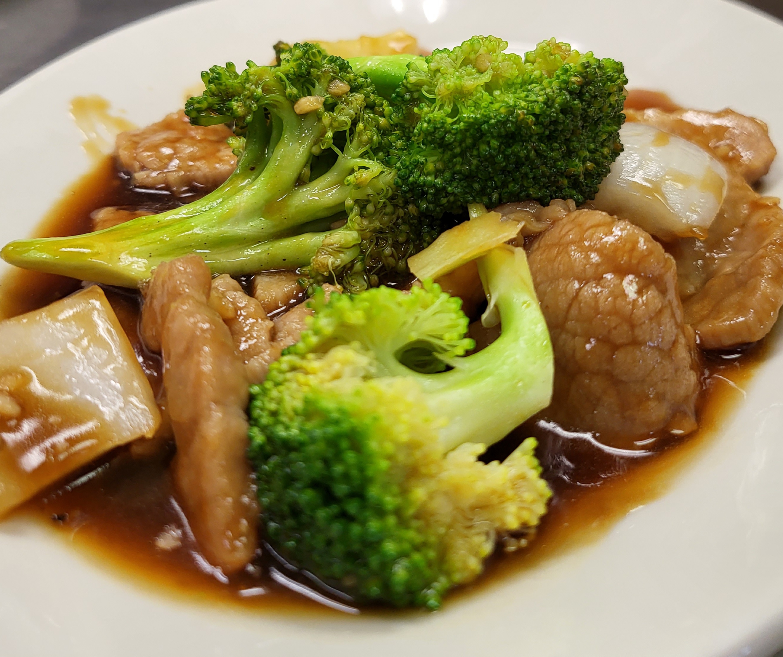 Order B05. Beef with Broccoli food online from Dragon Palace Chinese Restaurant store, Davenport on bringmethat.com