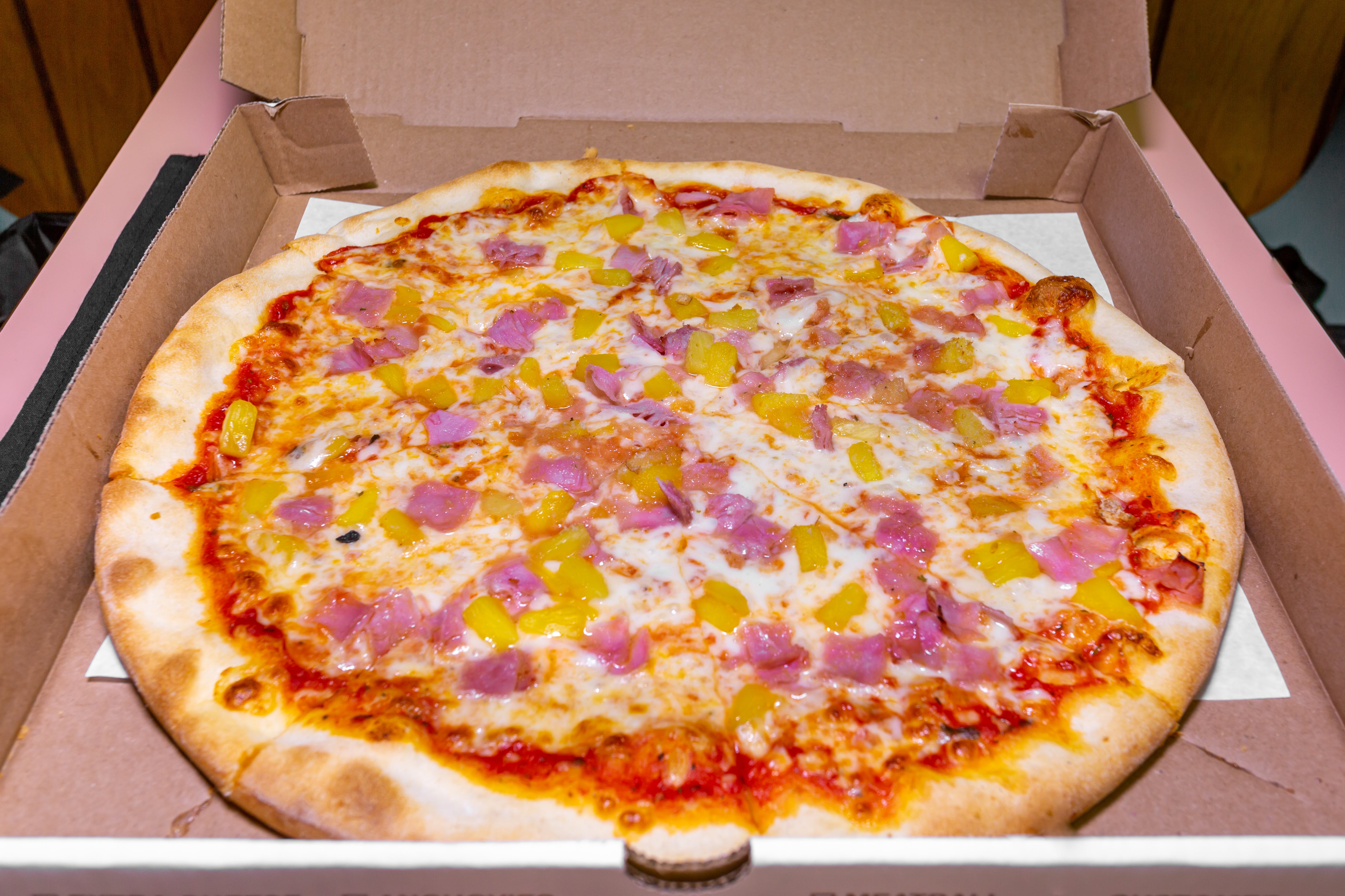 Order Hawaiian Pizza - Medium food online from Pizza D'Oro store, Catasauqua on bringmethat.com
