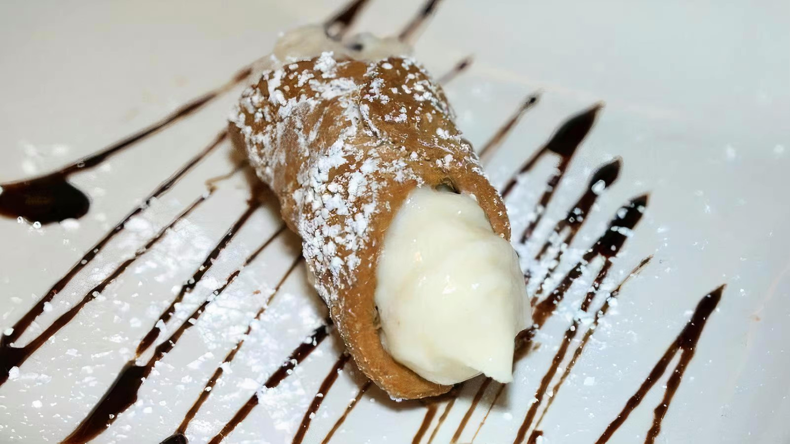Order Mini Cannoli food online from Rocco's New York Pizza store, North Las Vegas on bringmethat.com