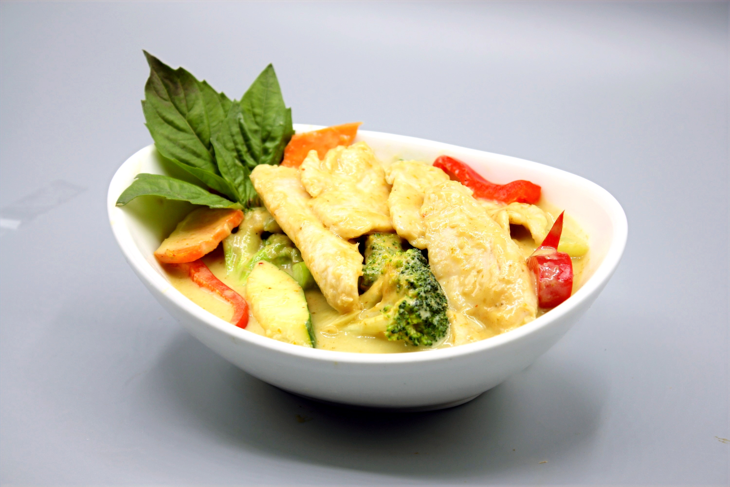 Order Green Curry Chicken food online from Chau's cafe store, Ashburn on bringmethat.com